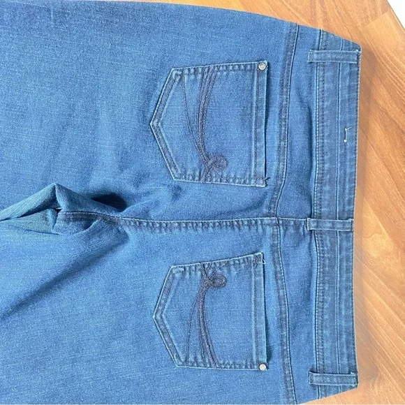 Reitmans - Women's Blue Jeans - straight leg - Size 10 Petites - Picture 5 of 8